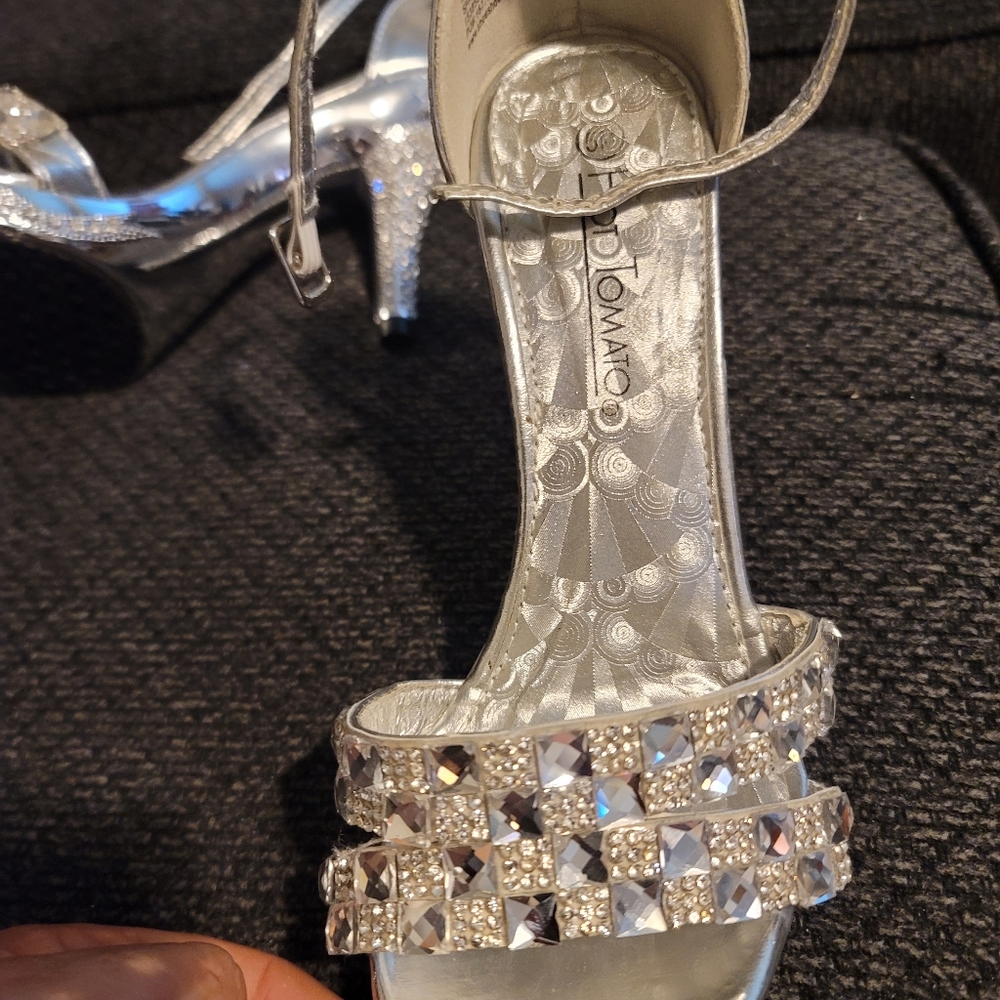 Women's 🚺 hot tomatoe rhinestone adorned heels 👠 size 5 1/2